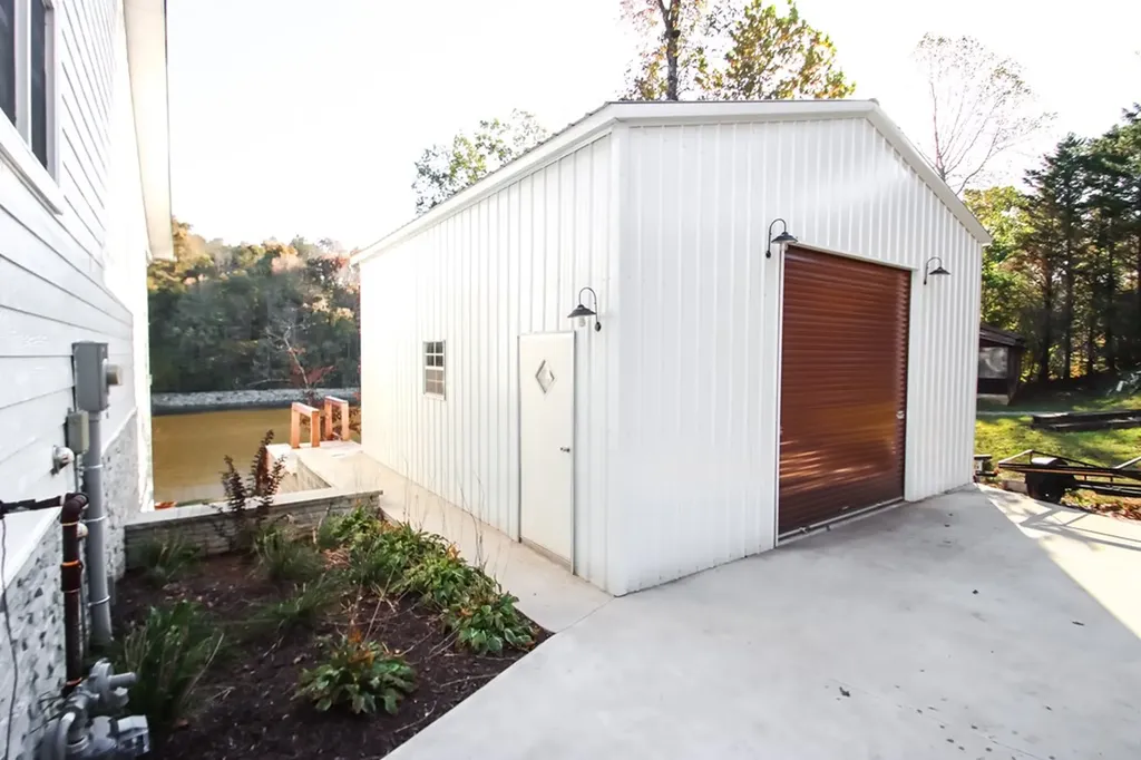 608 Lakeview Road Walling TN 38587