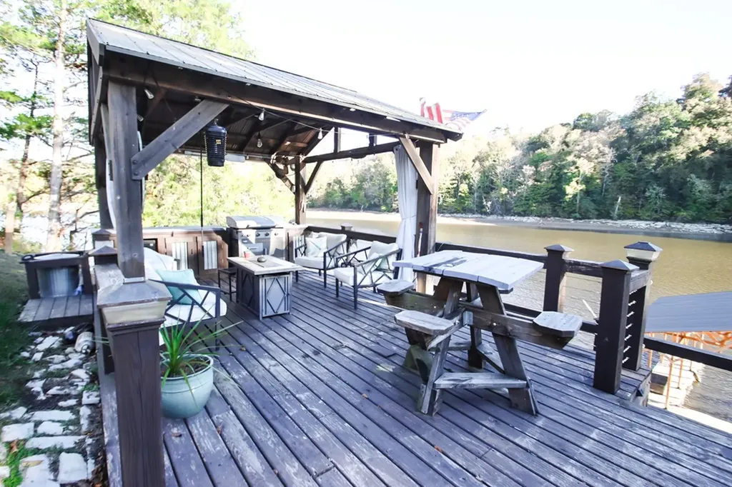 608 Lakeview Road Walling TN 38587