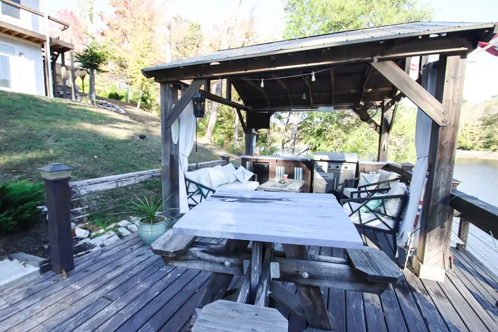 608 Lakeview Road Walling TN 38587