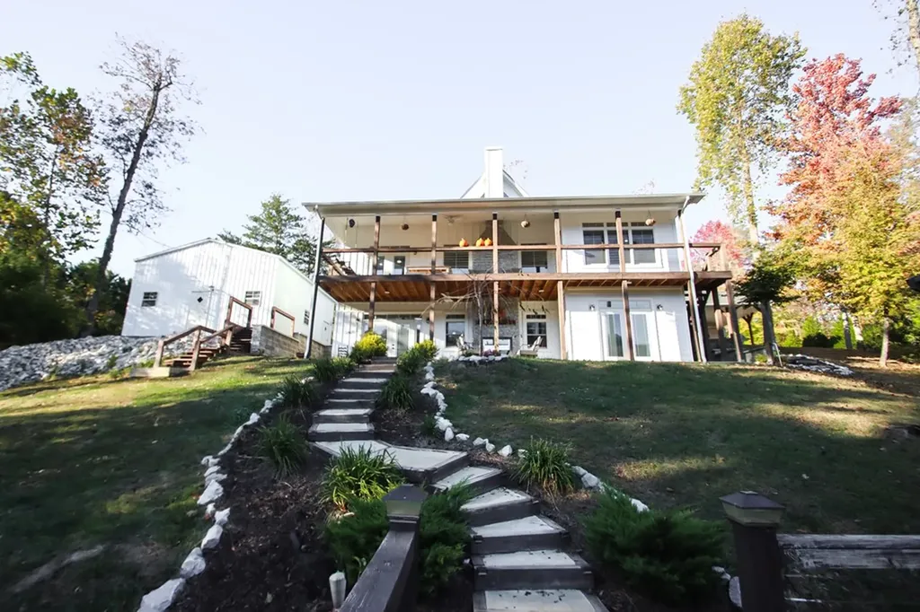 608 Lakeview Road Walling TN 38587