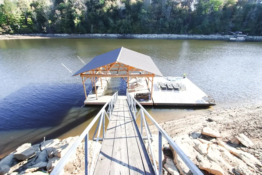 608 Lakeview Road Walling TN 38587