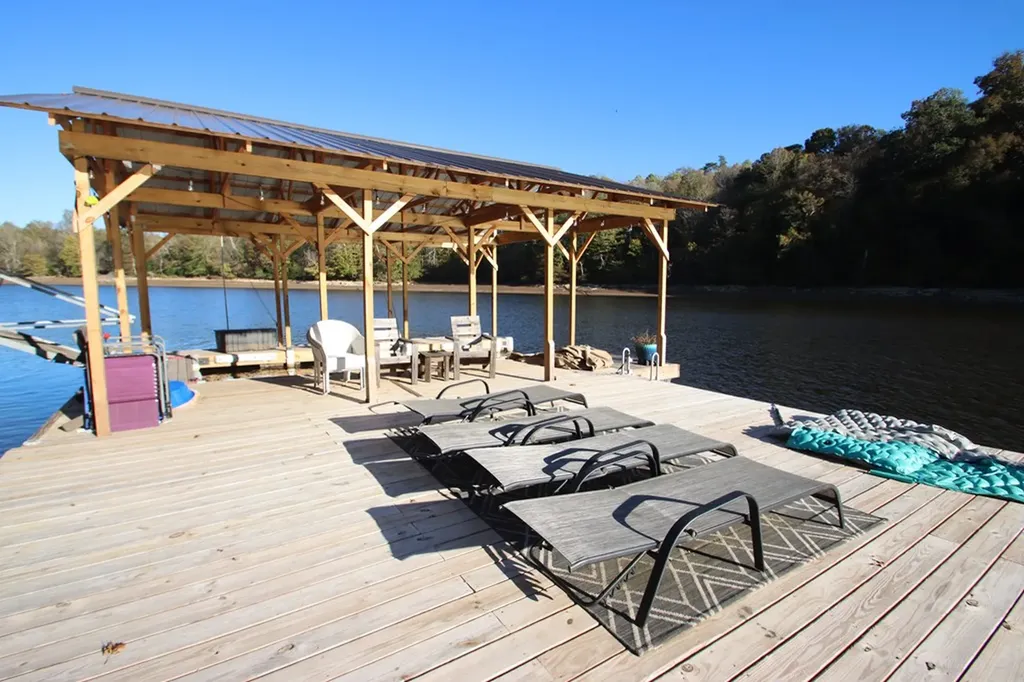 608 Lakeview Road Walling TN 38587