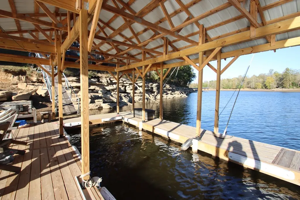 608 Lakeview Road Walling TN 38587