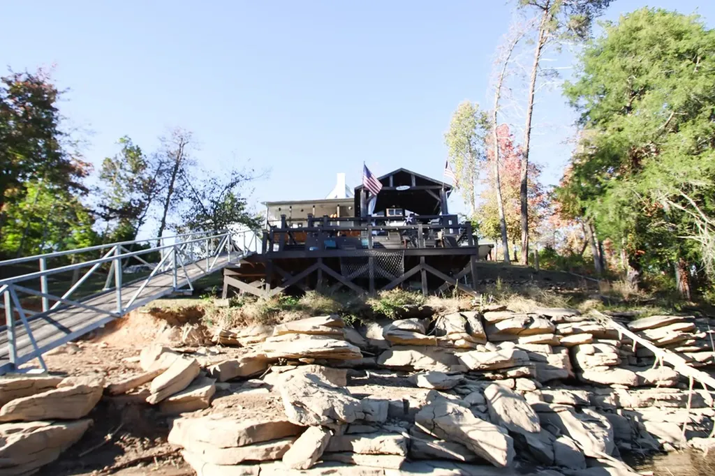 608 Lakeview Road Walling TN 38587