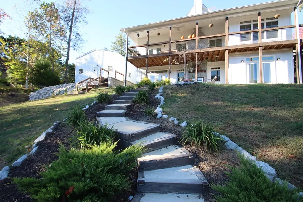 608 Lakeview Road Walling TN 38587