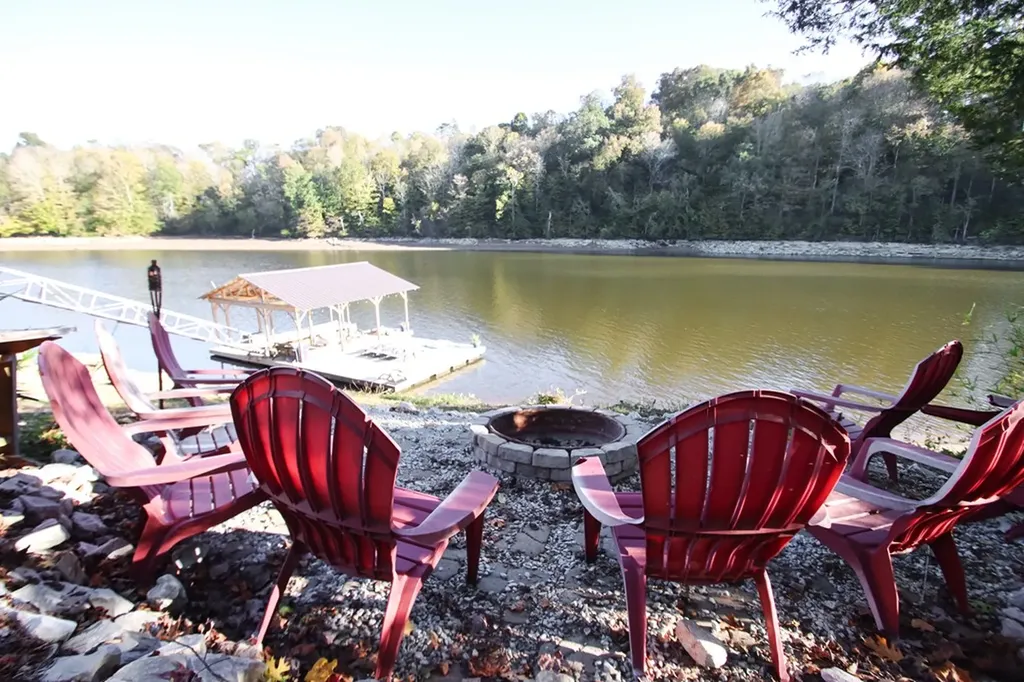 608 Lakeview Road Walling TN 38587