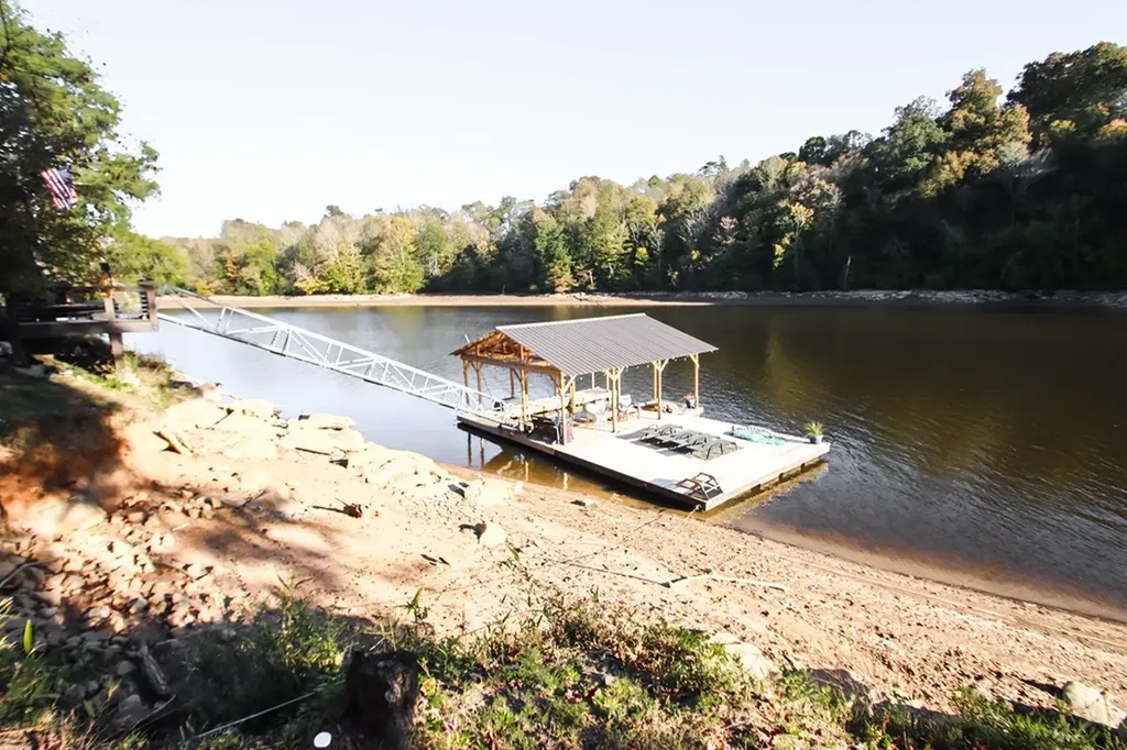 608 Lakeview Road Walling TN 38587