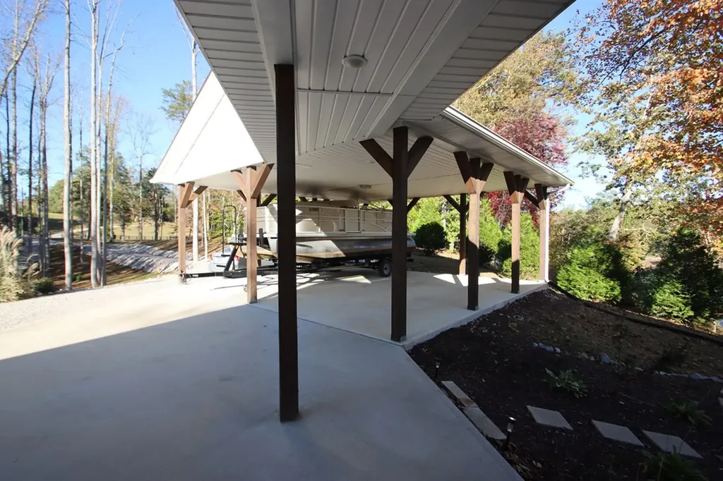 608 Lakeview Road Walling TN 38587