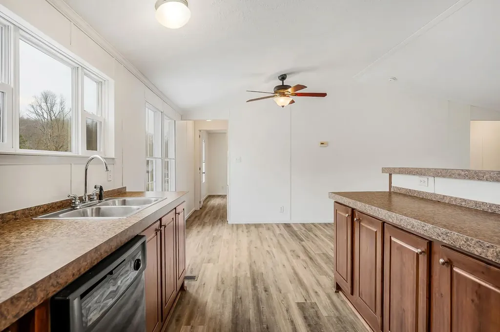 126 Holly Creek Road Celina TN 38551