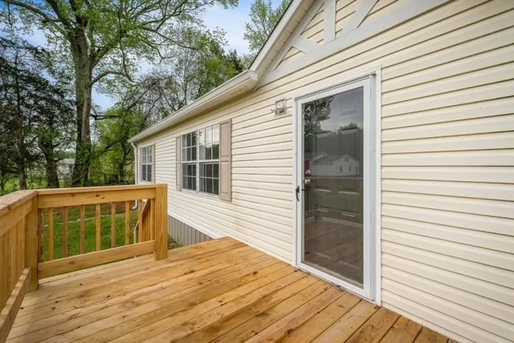 126 Holly Creek Road Celina TN 38551