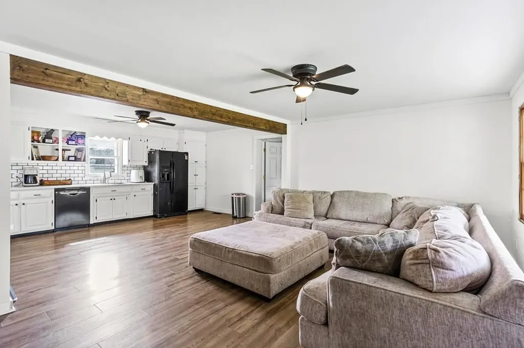 712 Oakley Allons Road Allons TN 38541