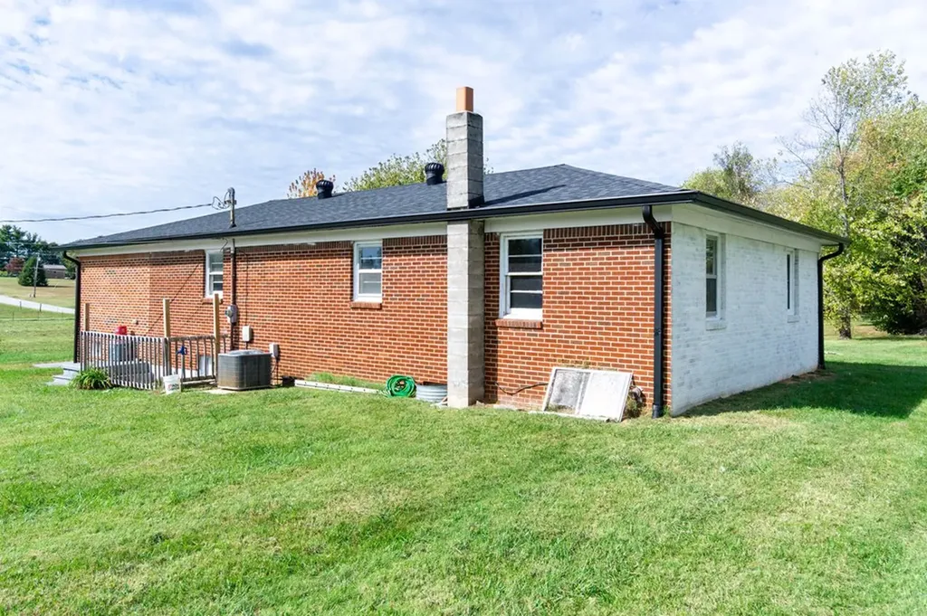 712 Oakley Allons Road Allons TN 38541