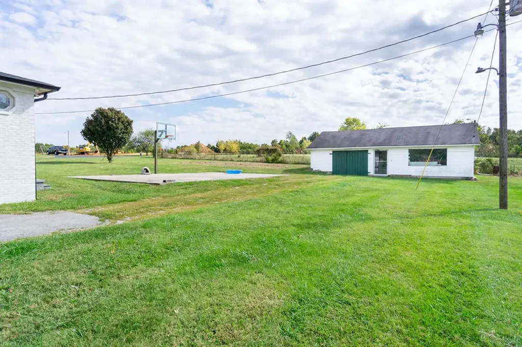 712 Oakley Allons Road Allons TN 38541