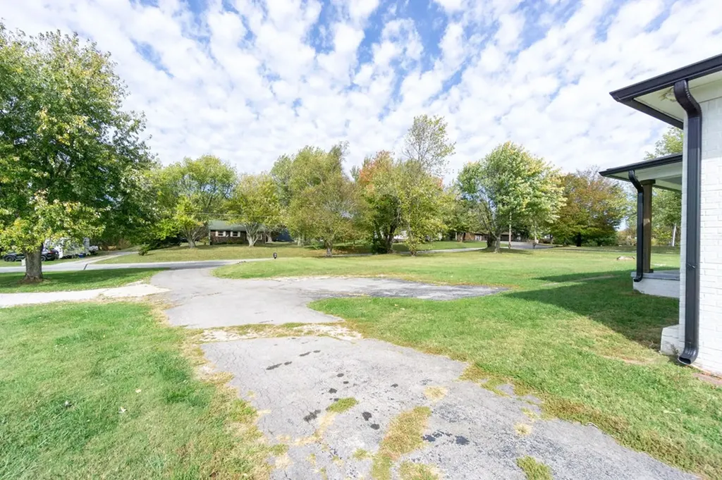 712 Oakley Allons Road Allons TN 38541