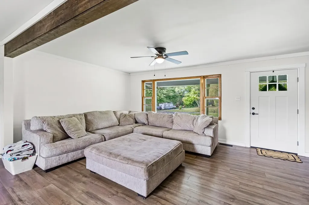 712 Oakley Allons Road Allons TN 38541