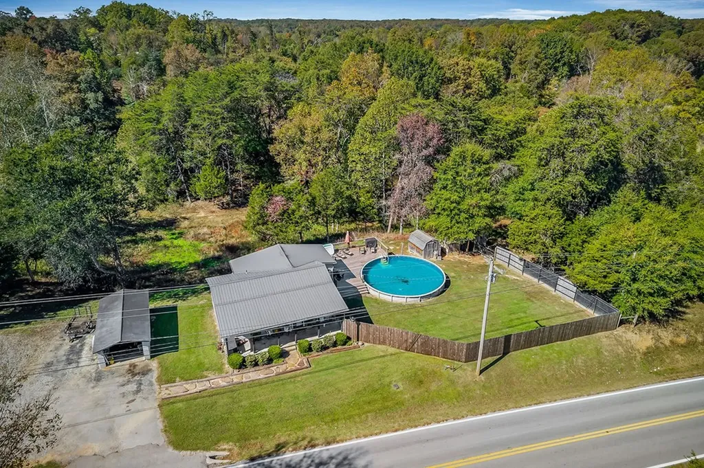 13400 Old Kentucky Road Walling TN 38587