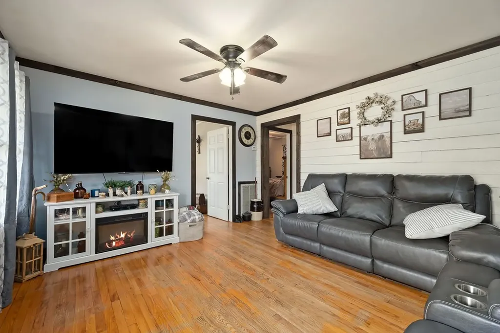 13400 Old Kentucky Road Walling TN 38587