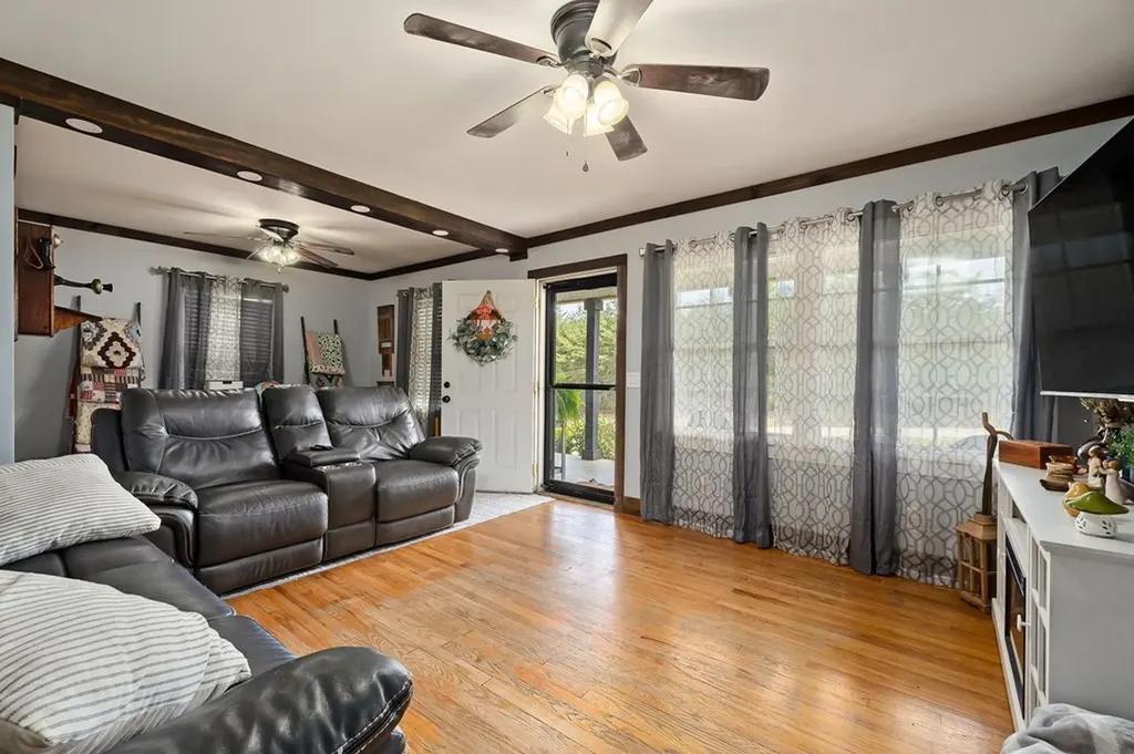 13400 Old Kentucky Road Walling TN 38587