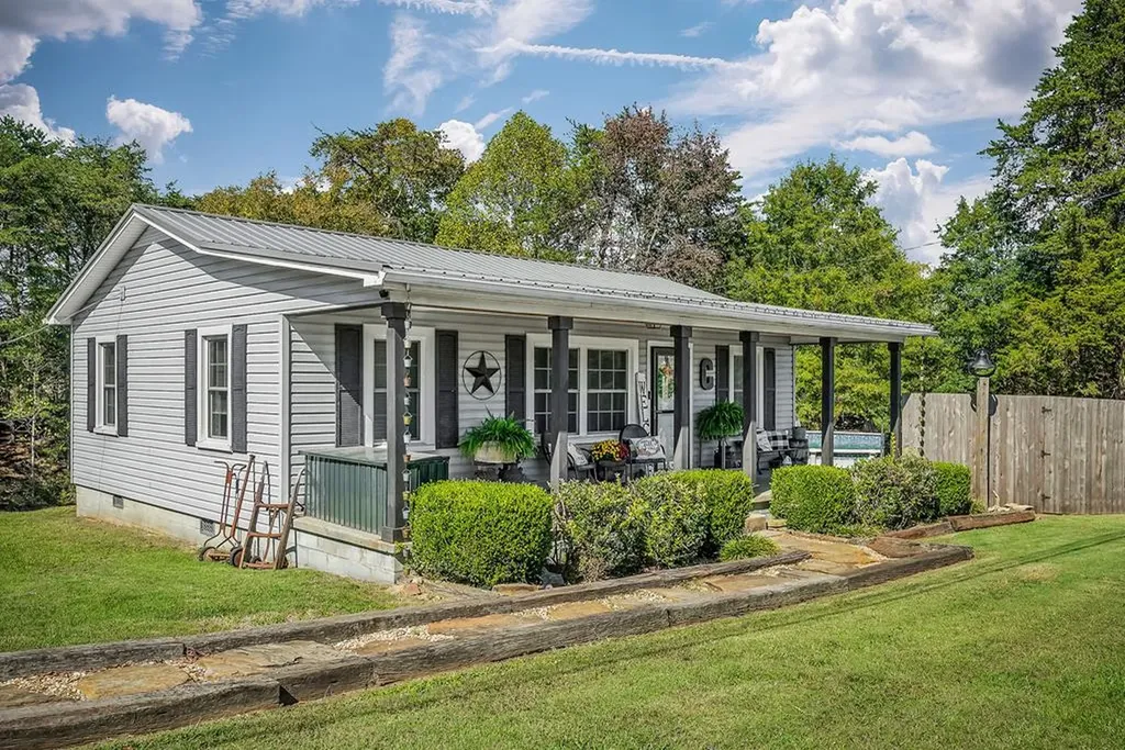 13400 Old Kentucky Road Walling TN 38587