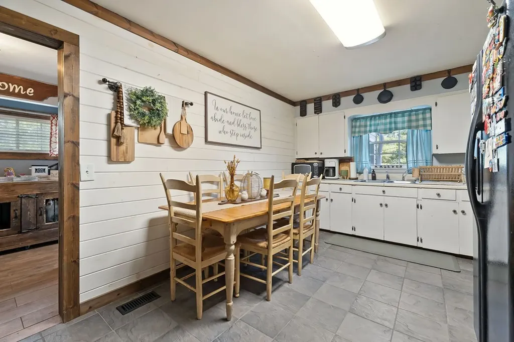 13400 Old Kentucky Road Walling TN 38587