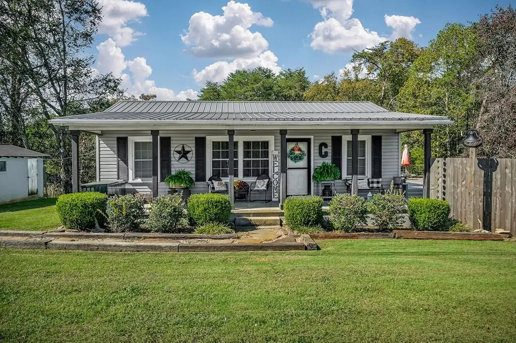 13400 Old Kentucky Road Walling TN 38587