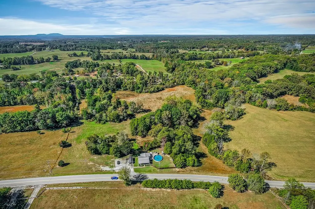 13400 Old Kentucky Road Walling TN 38587