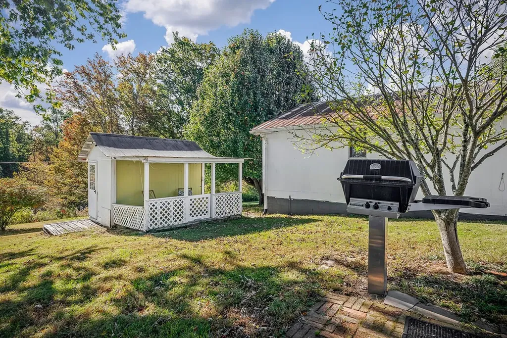 2634 Pine Grove Road Spencer TN 38585