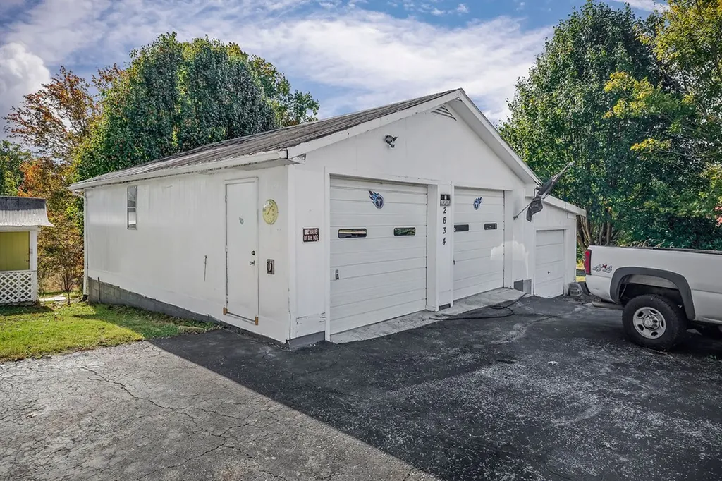 2634 Pine Grove Road Spencer TN 38585