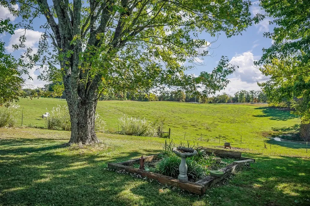 2634 Pine Grove Road Spencer TN 38585