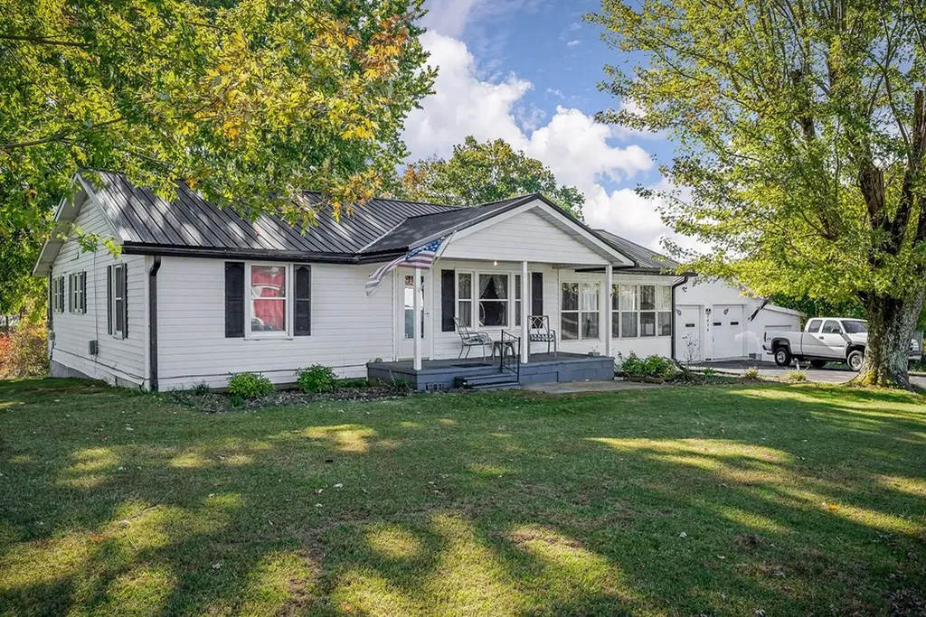 2634 Pine Grove Road Spencer TN 38585