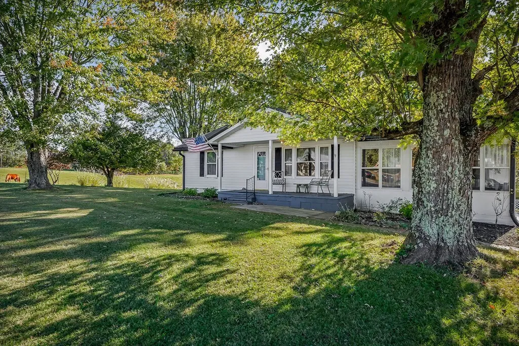 2634 Pine Grove Road Spencer TN 38585