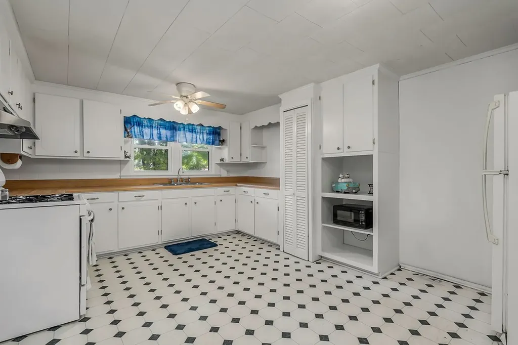 2634 Pine Grove Road Spencer TN 38585