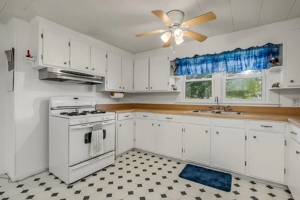 2634 Pine Grove Road Spencer TN 38585