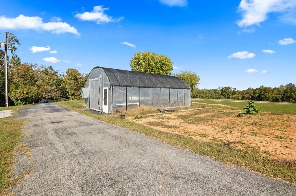 5091 Turney Groce Road Byrdstown TN 38549