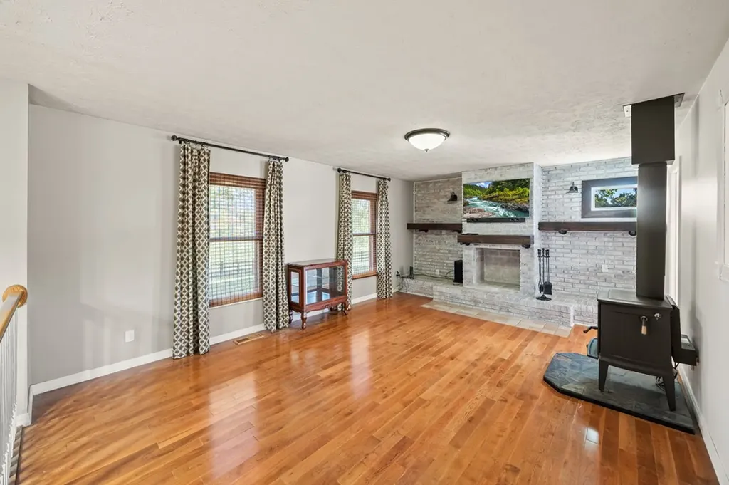 5091 Turney Groce Road Byrdstown TN 38549