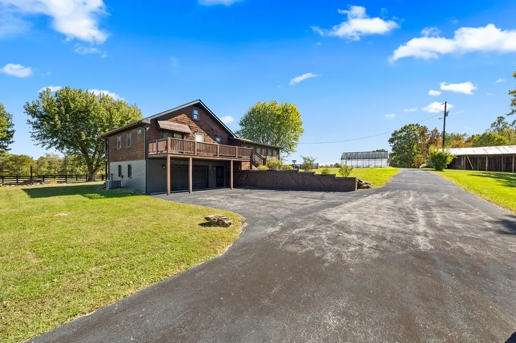 5091 Turney Groce Road Byrdstown TN 38549