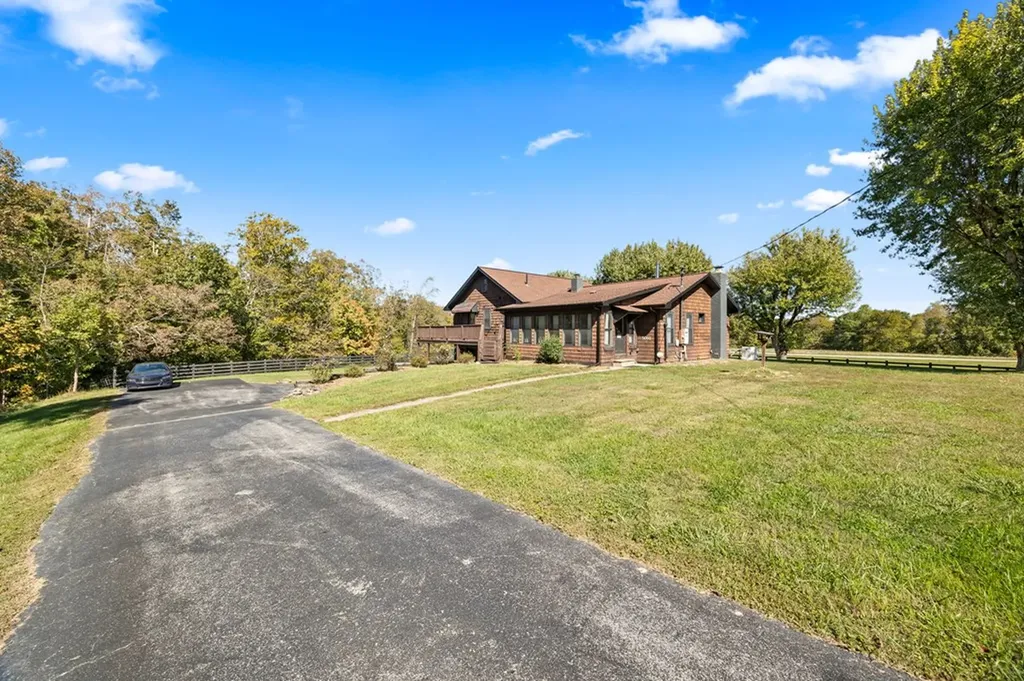 5091 Turney Groce Road Byrdstown TN 38549