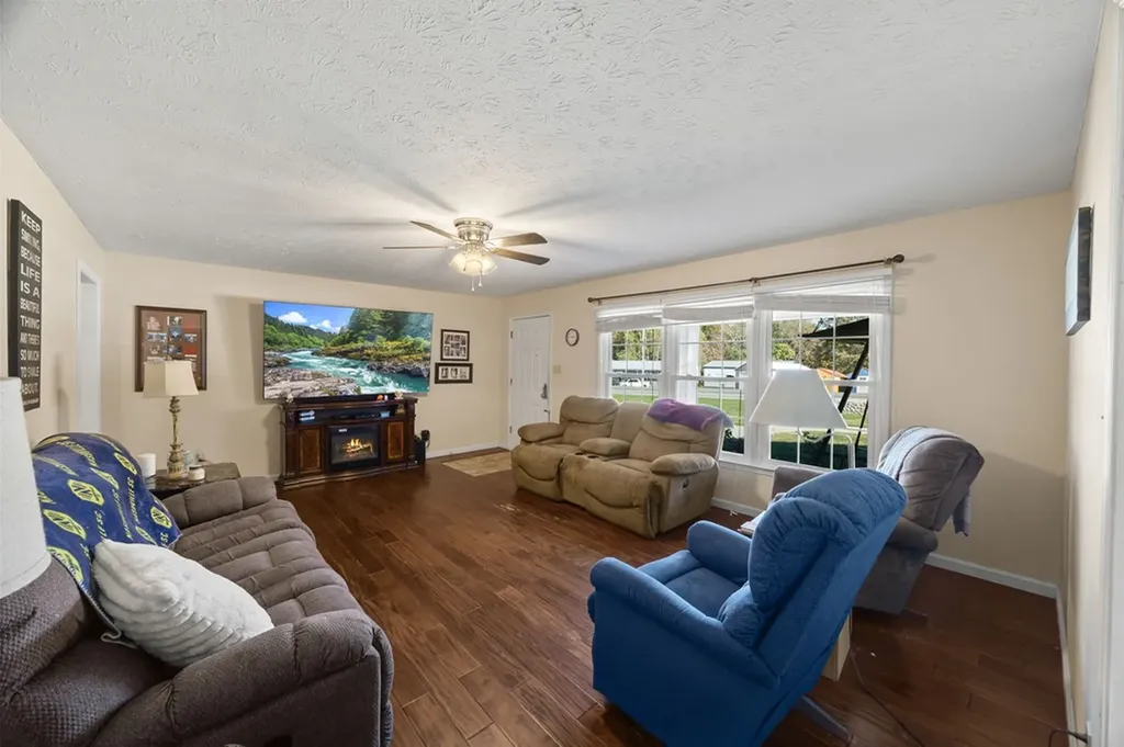 3464 S Grundy Quarles Highway Gainesboro TN 38562