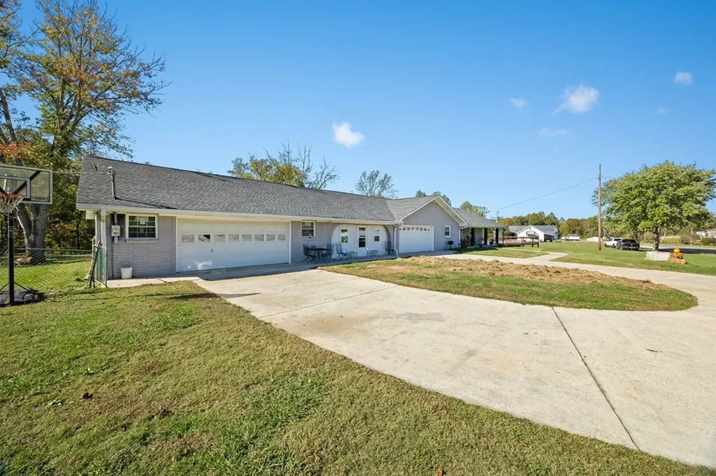 3464 S Grundy Quarles Highway Gainesboro TN 38562