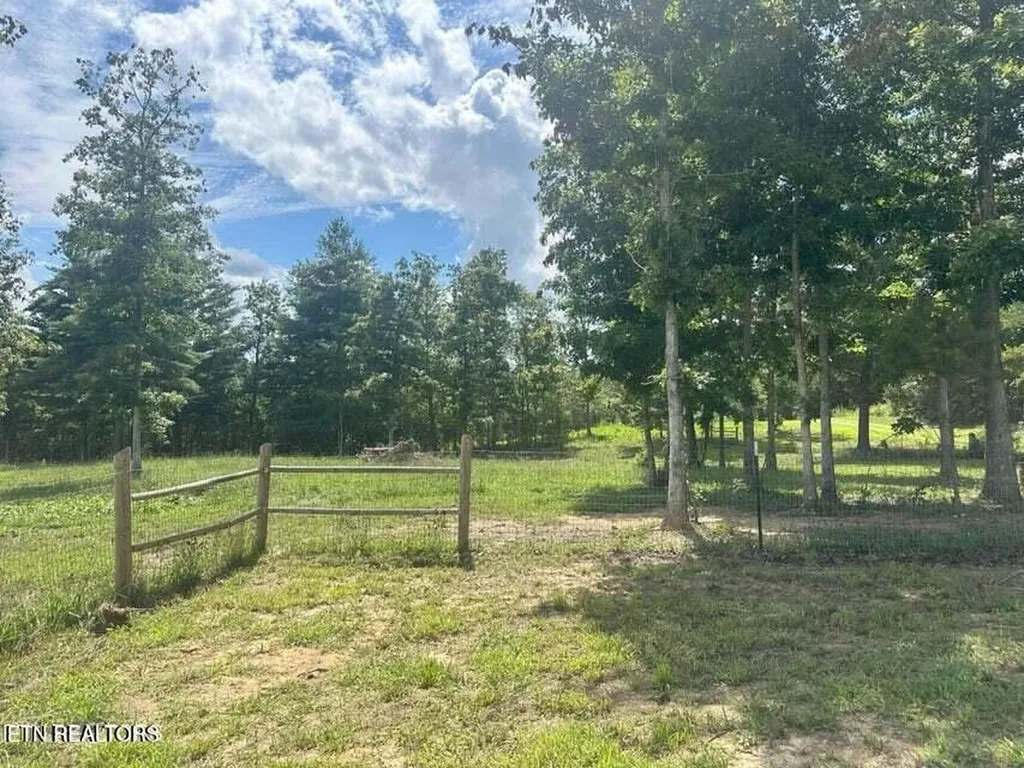 216 Valerie Drive (8.53 Acres) Deer Lodge TN 37726-3506