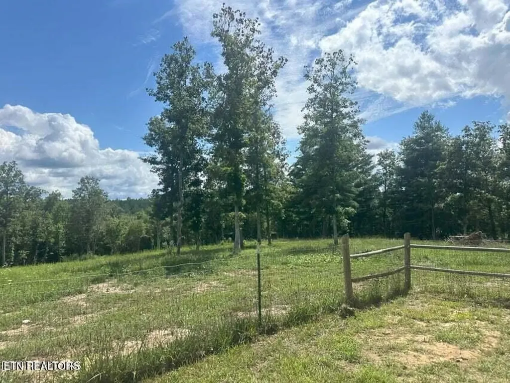 216 Valerie Drive (8.53 Acres) Deer Lodge TN 37726-3506