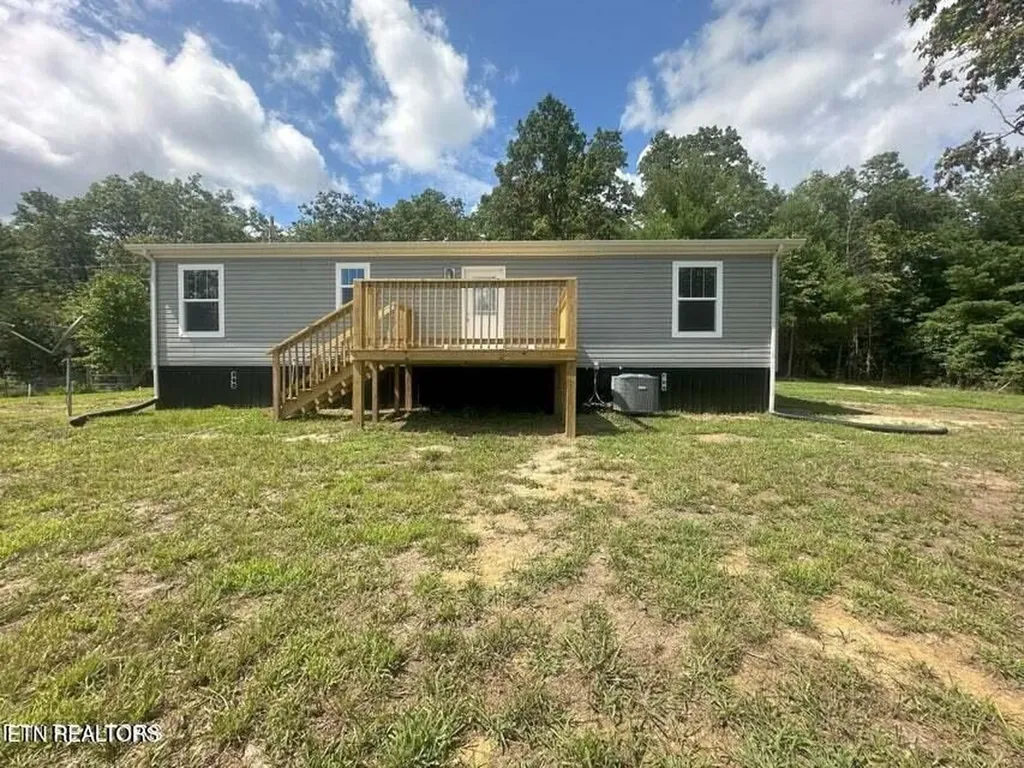 216 Valerie Drive (8.53 Acres) Deer Lodge TN 37726-3506