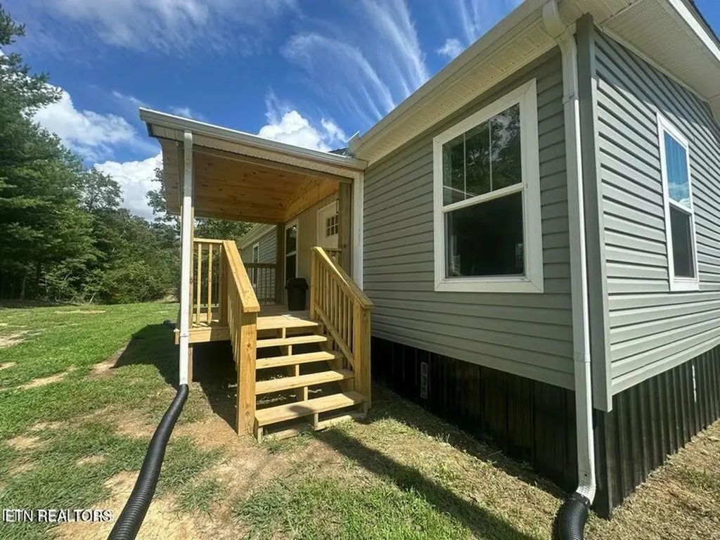 216 Valerie Drive (8.53 Acres) Deer Lodge TN 37726-3506