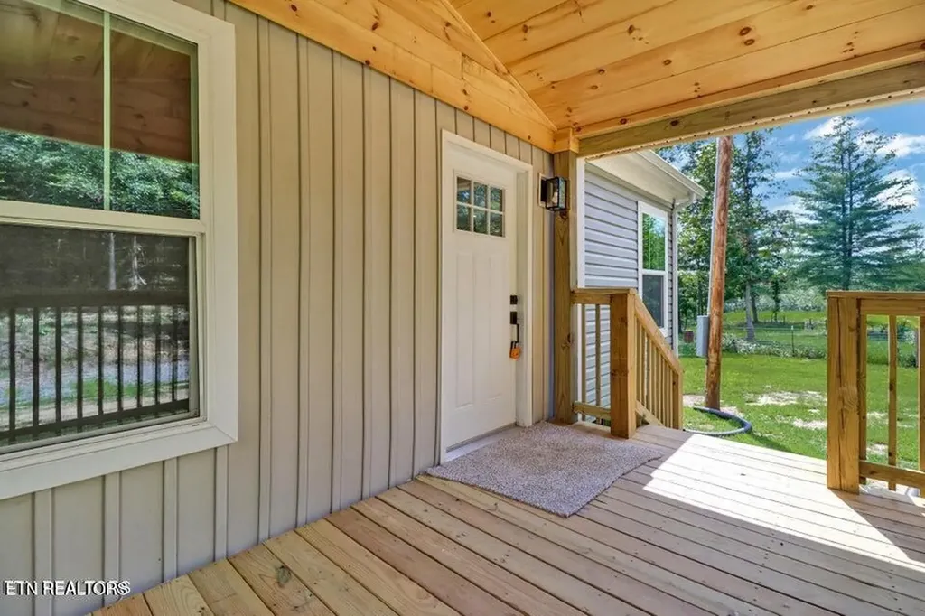 216 Valerie Drive (8.53 Acres) Deer Lodge TN 37726-3506