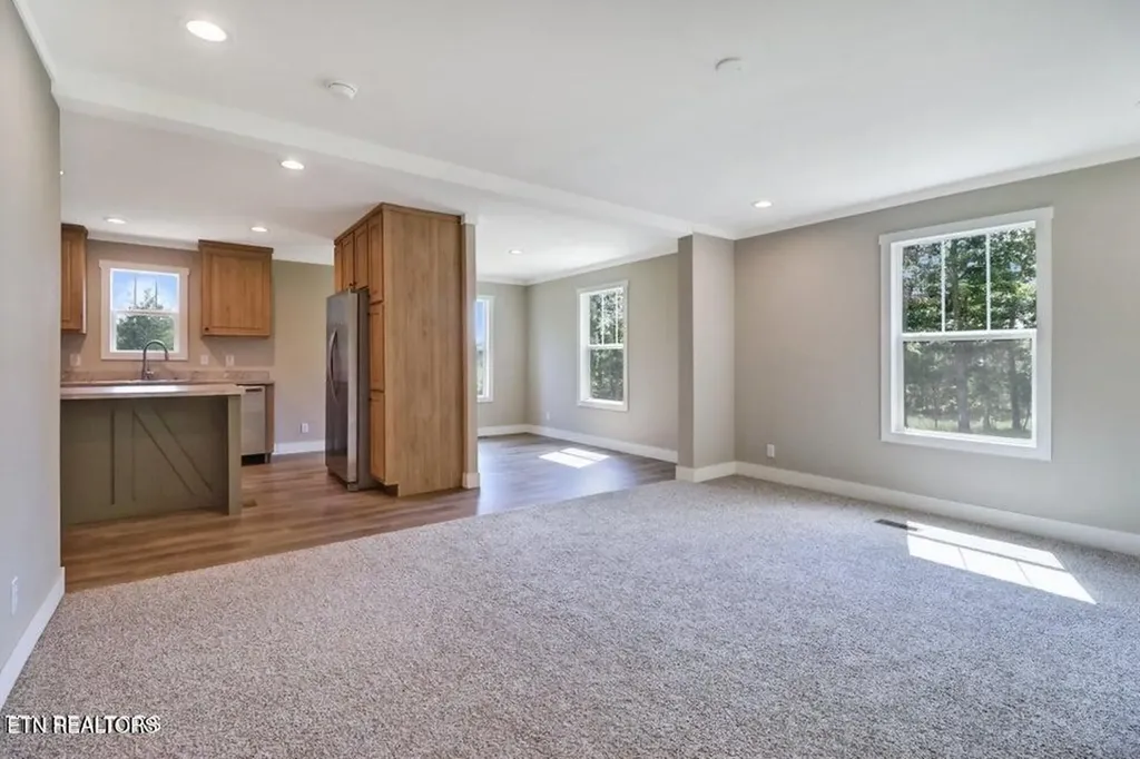 216 Valerie Drive (8.53 Acres) Deer Lodge TN 37726-3506