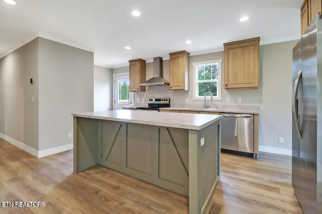 216 Valerie Drive (8.53 Acres) Deer Lodge TN 37726-3506