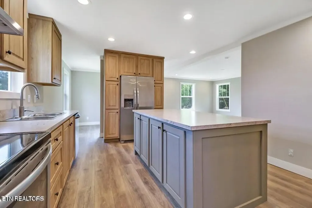 216 Valerie Drive (8.53 Acres) Deer Lodge TN 37726-3506