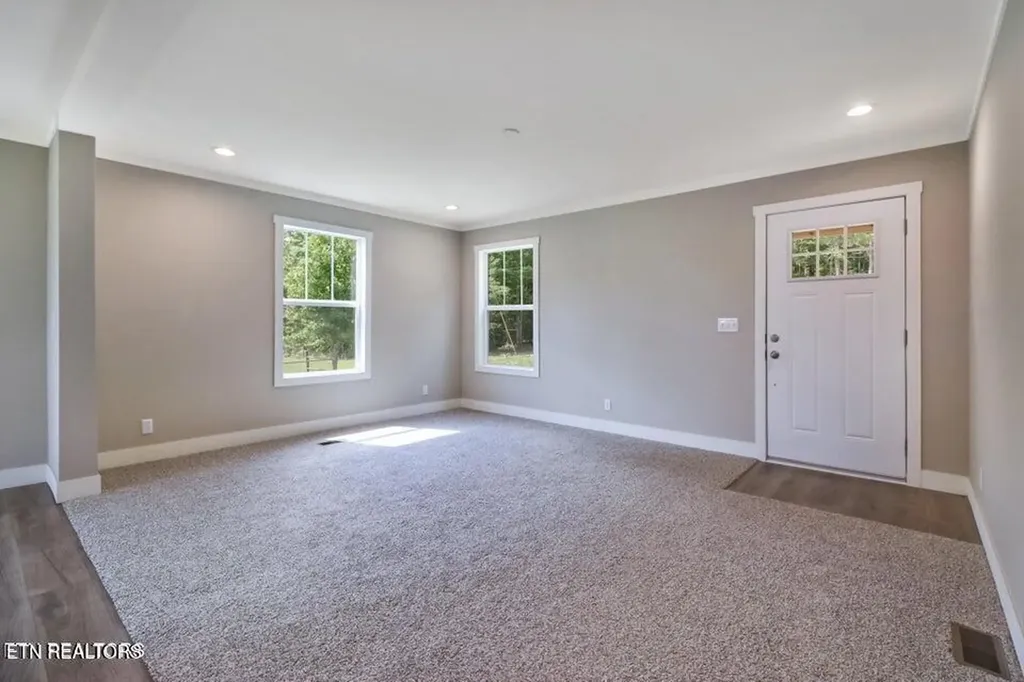 216 Valerie Drive (8.53 Acres) Deer Lodge TN 37726-3506