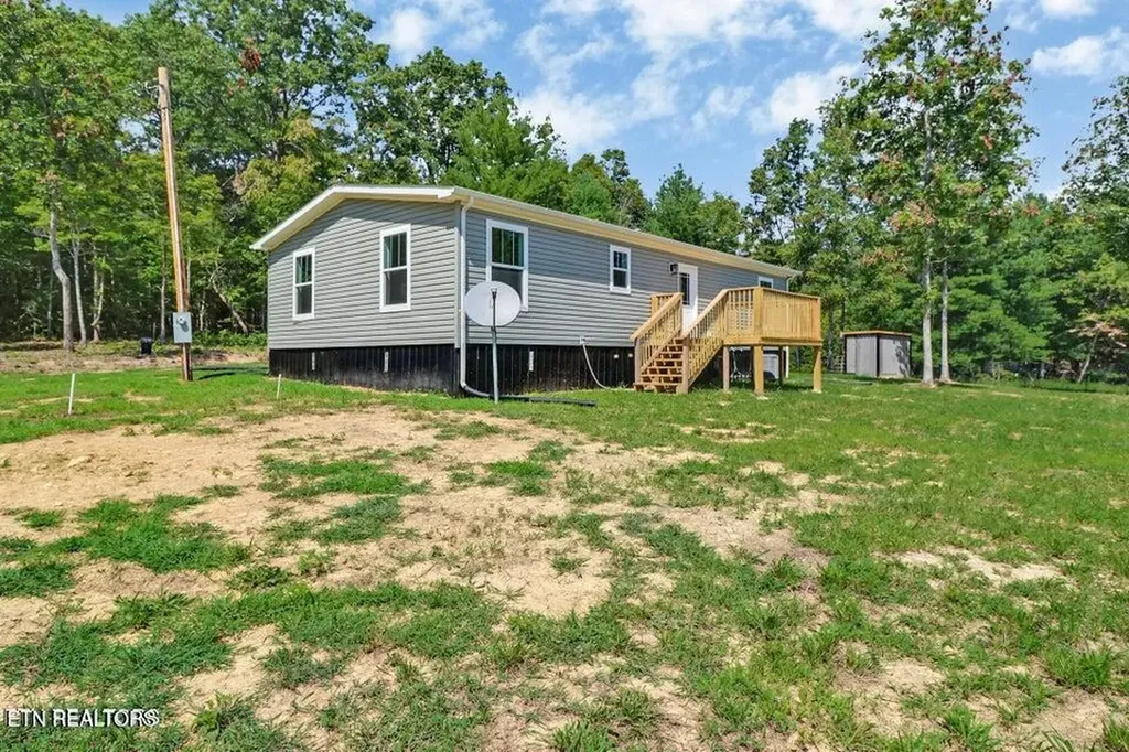 216 Valerie Drive (8.53 Acres) Deer Lodge TN 37726-3506