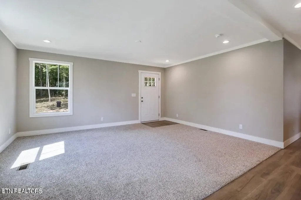 216 Valerie Drive (8.53 Acres) Deer Lodge TN 37726-3506